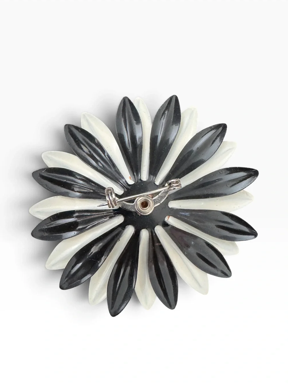 60s Vintage Flower Pin Black White Monochrome Daisy Enamel Metal Flower Mod 2.5”